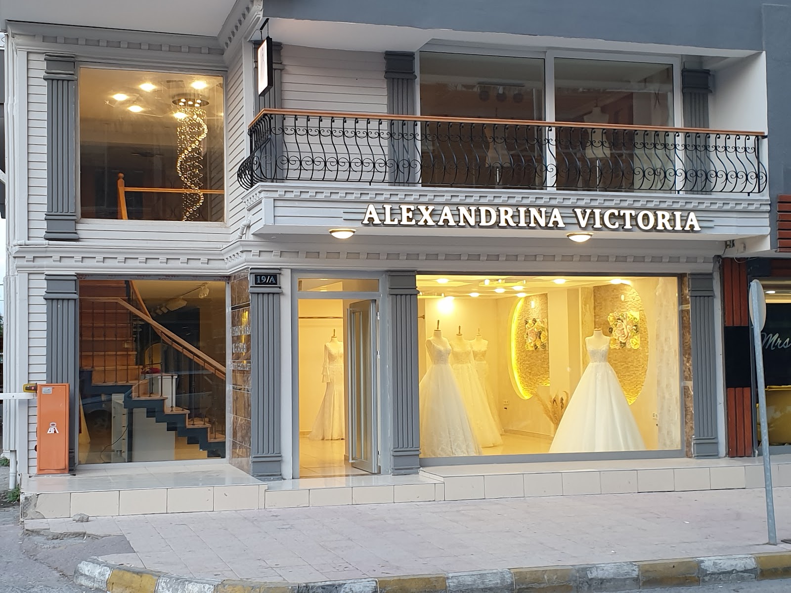 Alexandrina Victoria Gelinlik
