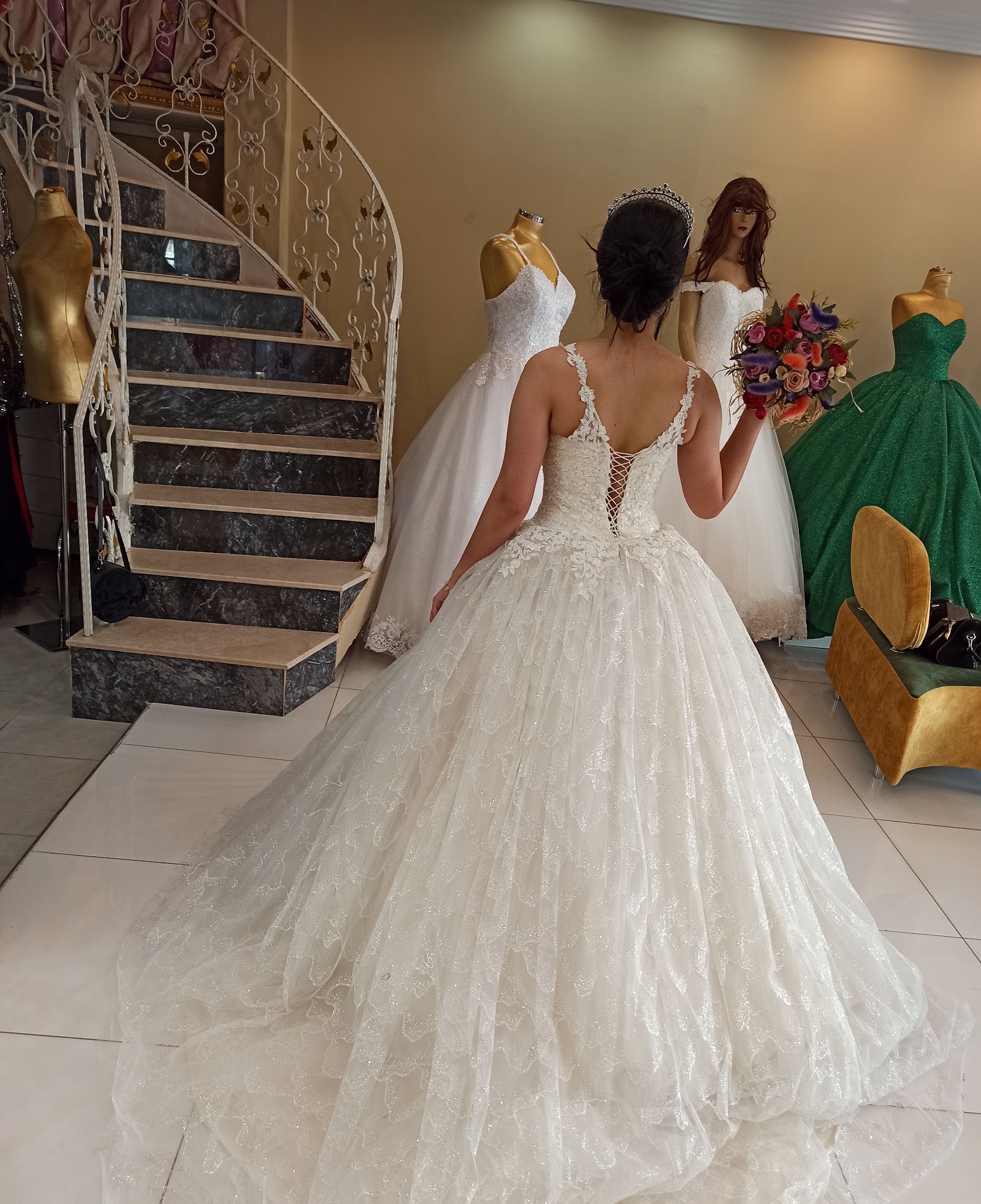 Aygül KuaföR & Abiye Gelinlik Moda Evi