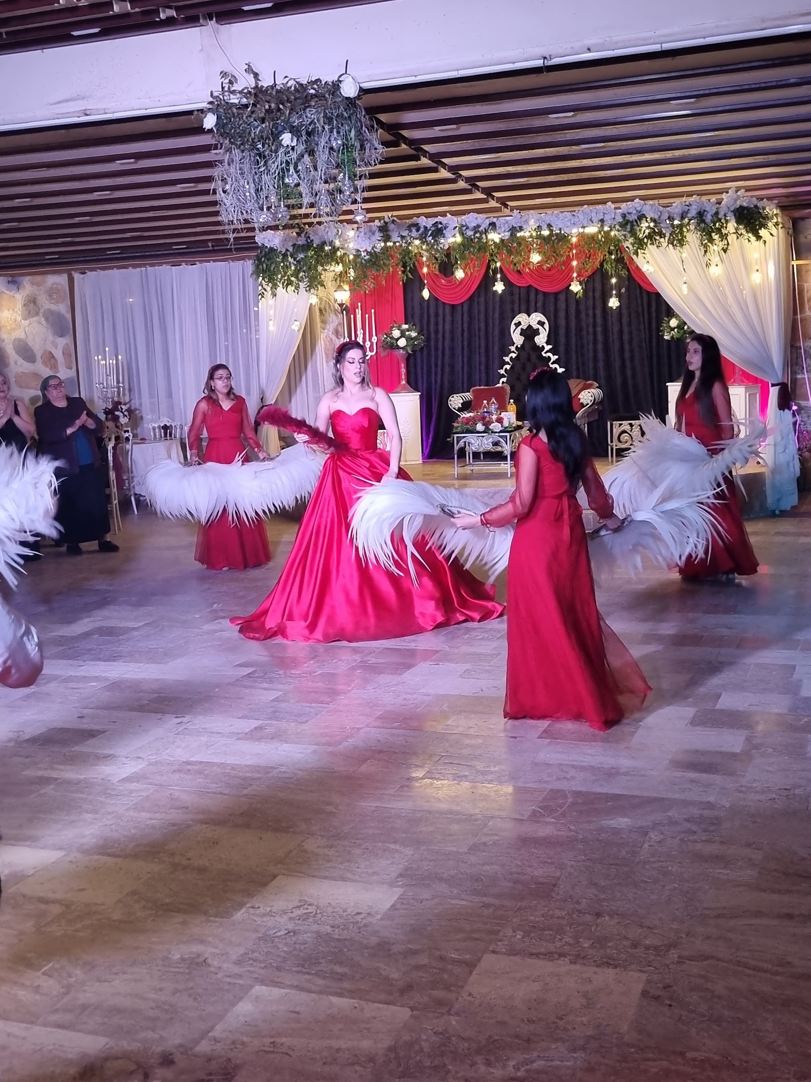 Gökkuşağı Kına Evi