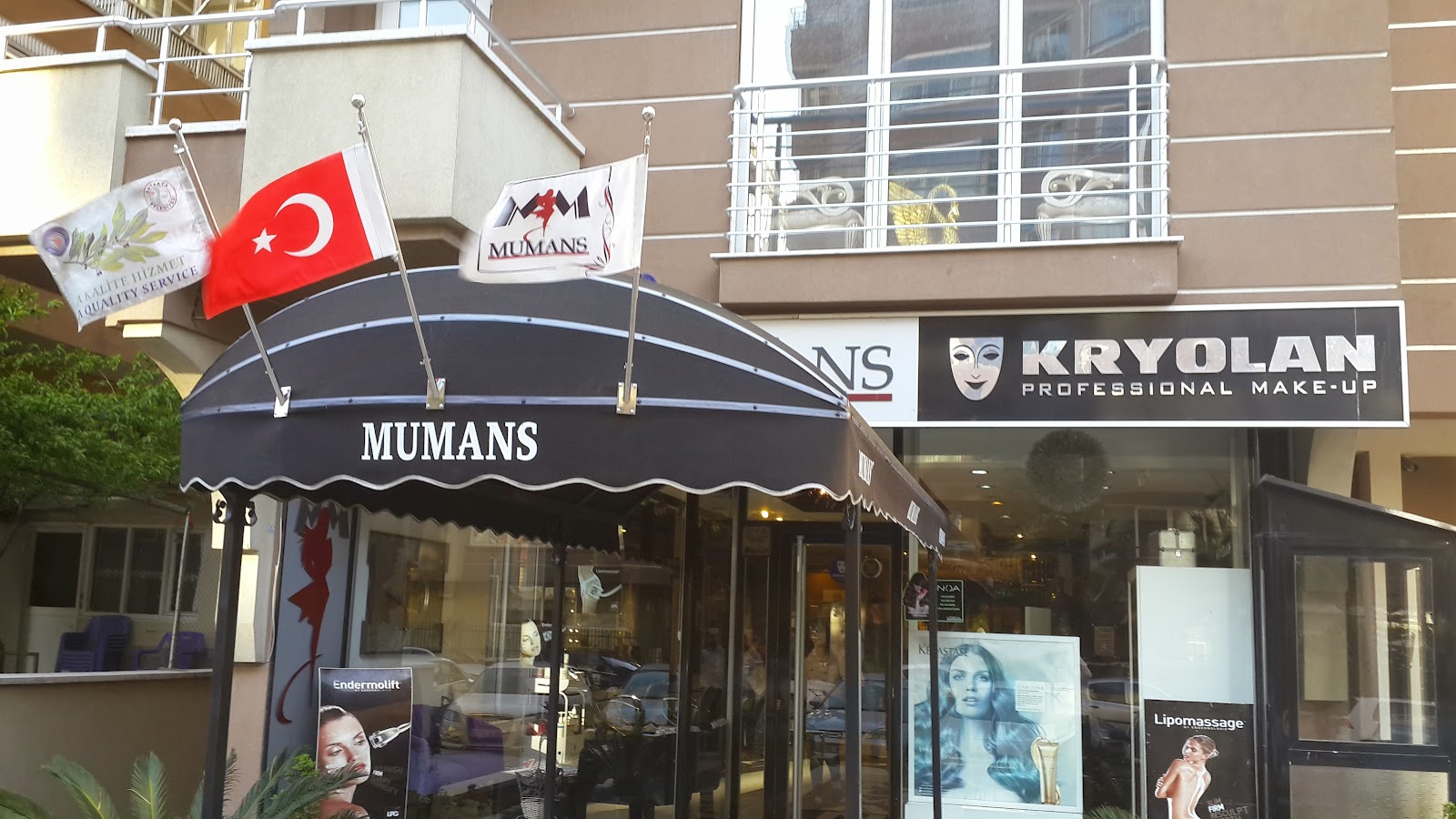 Mumans Barber & Beauty Center